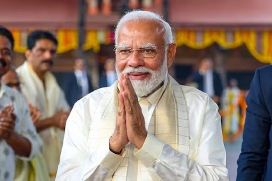 नरेंद्र मोदींच्या नव्या मंत्रिमंडळात कोण कोण शपथ घेणार? यादी आली समोर नरेंद्र मोदींच्या नव्या मंत्रिमंडळात कोण कोण शपथ घेणार? यादी आली समोर