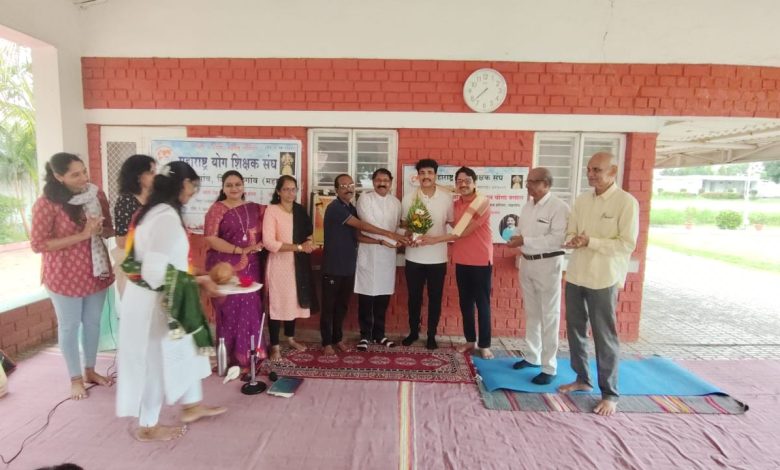 गुरुपौर्णिमानिमित्त महाराष्ट्र योग शिक्षक संघातर्फे “महामुनी पतंजली ते आईन्स्टाईन” विषयावर व्याख्यान गुरुपौर्णिमानिमित्त महाराष्ट्र योग शिक्षक संघातर्फे “महामुनी पतंजली ते आईन्स्टाईन” विषयावर व्याख्यान