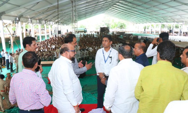 पालकमंत्री गुलाबराव पाटील यांच्या कडून 13 ऑगस्ट रोजी होणाऱ्या कार्यक्रम स्थळाची पाहणी पालकमंत्री गुलाबराव पाटील यांच्या कडून 13 ऑगस्ट रोजी होणाऱ्या कार्यक्रम स्थळाची पाहणी