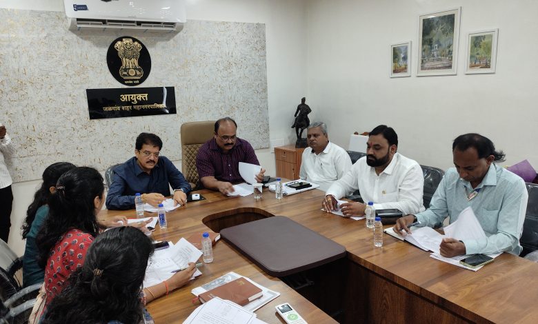 मुख्यमंत्र्यांच्या येण्याने अधिकारी ॲक्शन मोडमध्ये मुख्यमंत्र्यांच्या येण्याने अधिकारी ॲक्शन मोडमध्ये