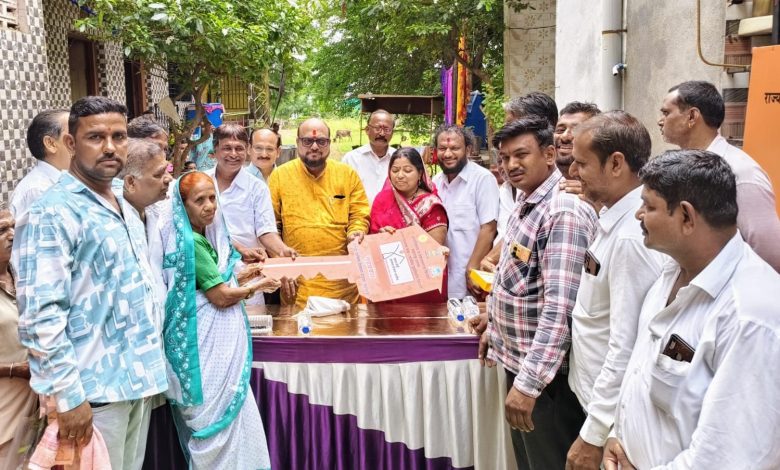 प्रधानमंत्री आवास योजनेअंतर्गत पाळधी खु. येथील तयार घरांच्या चावी पालकमंत्री यांच्या हस्ते सुपूर्द ! प्रधानमंत्री आवास योजनेअंतर्गत पाळधी खु. येथील तयार घरांच्या चावी पालकमंत्री यांच्या हस्ते सुपूर्द !