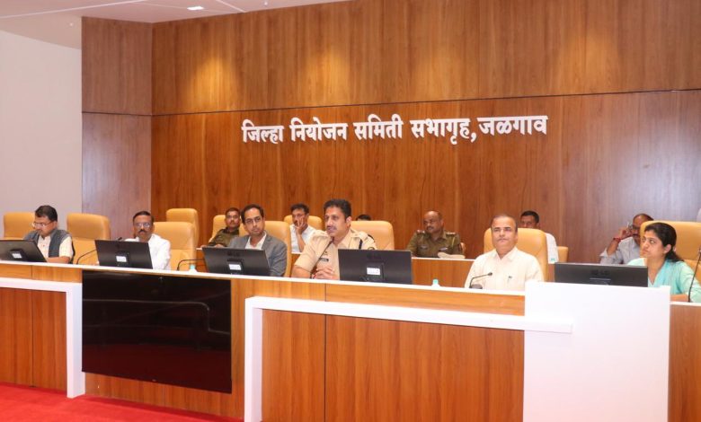 जळगाव जिल्हयातील अवैध वाळु उत्खनन व वाहतुक रोखण्यासाठी ग्रामदक्षता समितीची बैठक संपन्न जळगाव जिल्हयातील अवैध वाळु उत्खनन व वाहतुक रोखण्यासाठी ग्रामदक्षता समितीची बैठक संपन्न