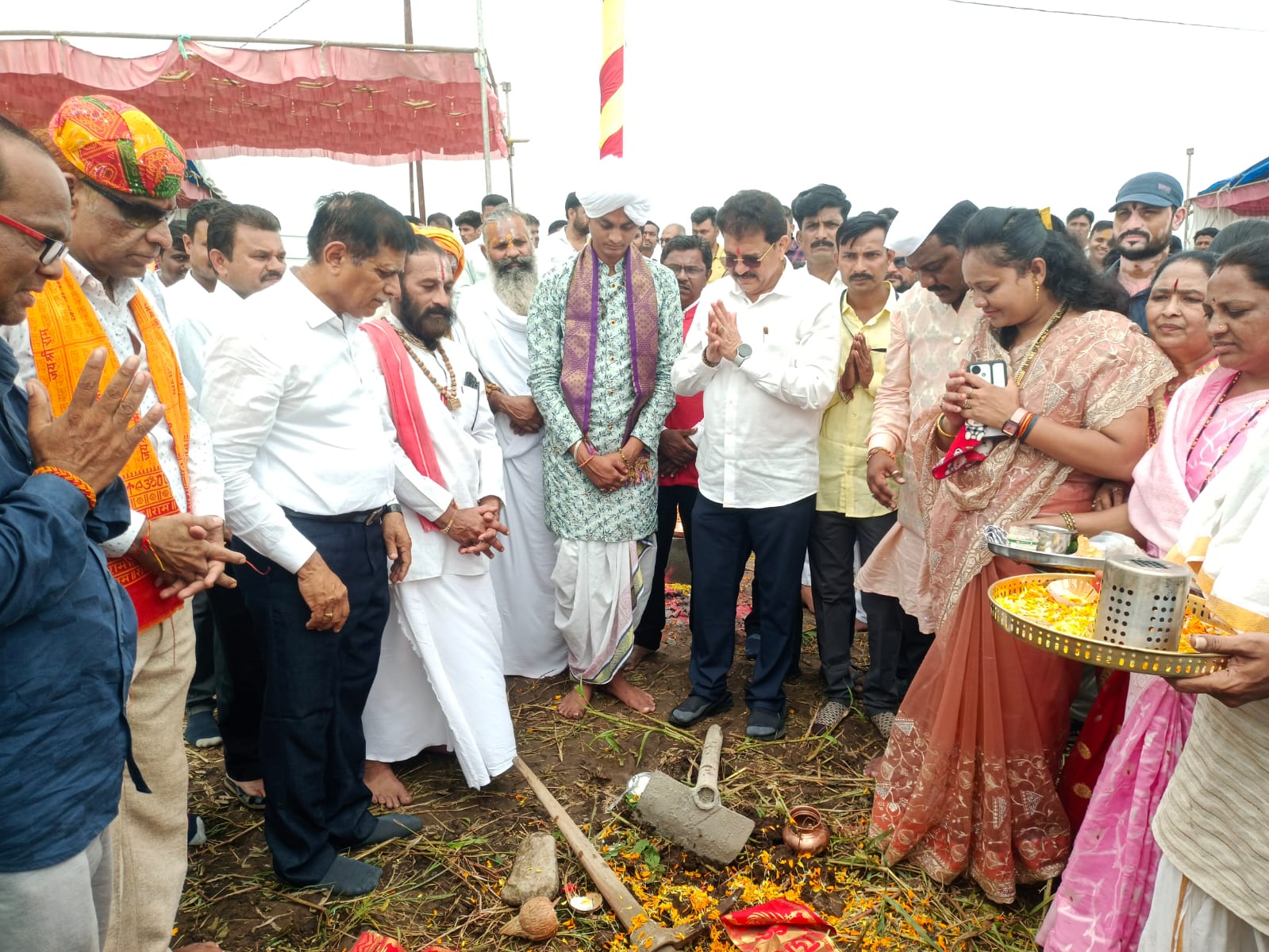 जळगावजवळ पंडित प्रदीप मिश्रा यांची शिवमहापुराण कथा! भाविकांमध्ये उसळला उत्साह