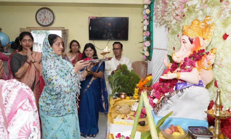 खासदार स्मिता वाघ यांच्या हस्ते पाळधीत गणपतीची महाआरती! खासदार स्मिता वाघ यांच्या हस्ते पाळधीत गणपतीची महाआरती!