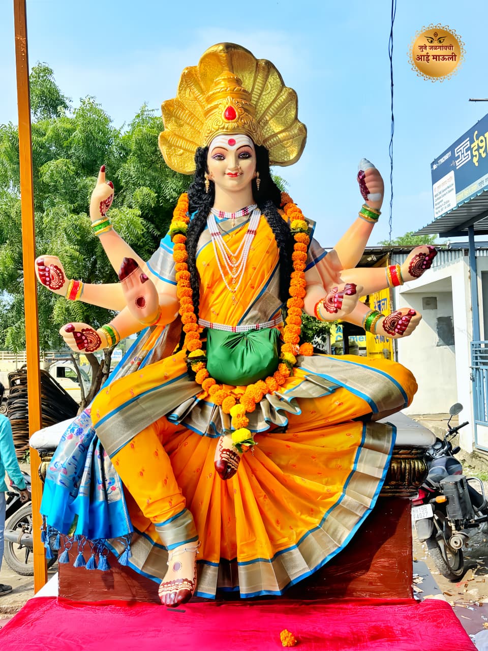 ५४ वर्षांची परंपरा – चांदीचा आशीर्वाद, दुर्गामातेची भव्य प्रतिष्ठापना