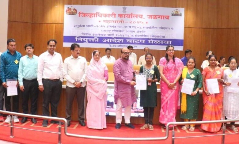 शासकीय नोकर नव्हे, जनतेचे सेवक व्हा – पालकमंत्री गुलाबराव पाटील शासकीय नोकर नव्हे, जनतेचे सेवक व्हा – पालकमंत्री गुलाबराव पाटील